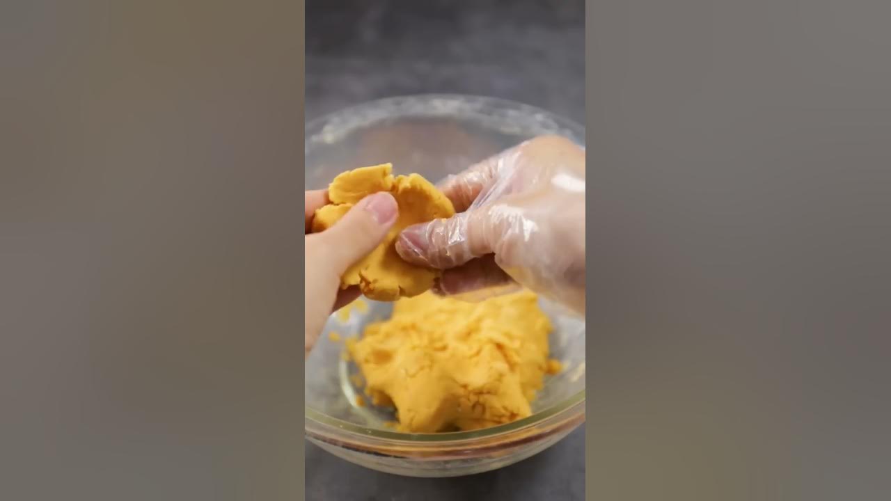 Get bored of boiled sweet potatoes? Try this instead 😉 #helenrecipes #sweet #sweetpotato #mochi