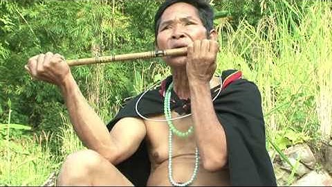 Nhạc cụ truyền thống của người đồng bào dân tộc Giẽ Triêng ở huyện Ngọc Hồi, tỉnh Kon Tum