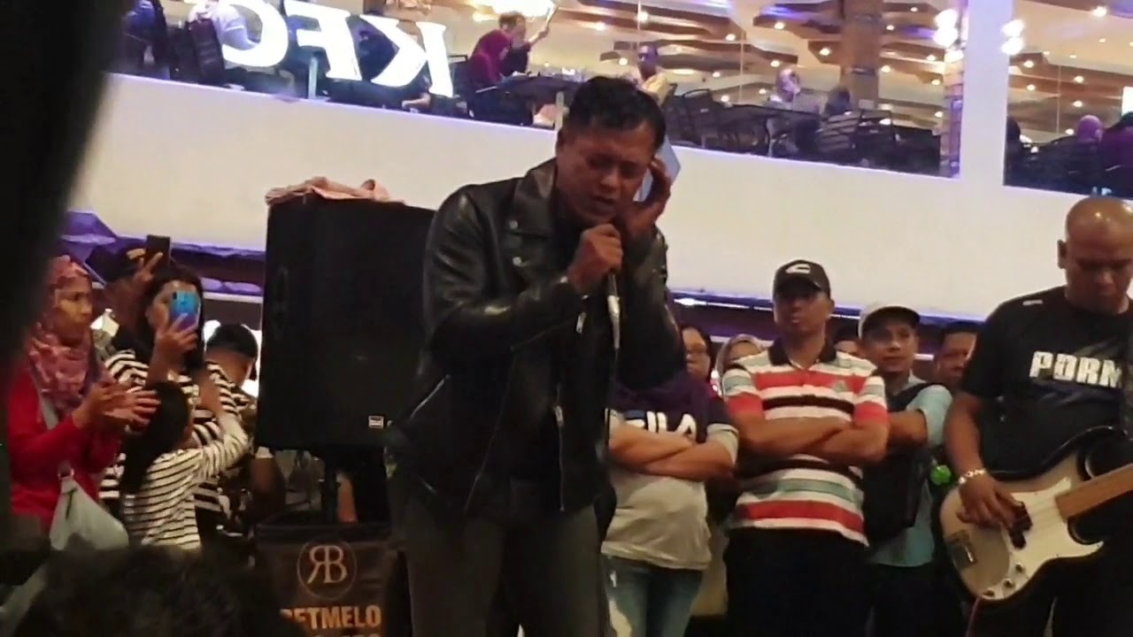 Jasmenggo dari Riau Indonesia dapat sambutan penonton Malaysia di Bukit Bintang