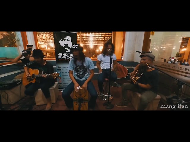 REKAMAN LIVE - TERBUNUH SEPI ACOUSTIC VERSION   SLANK NGUSTIK DI NYABA SLANK class=