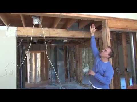 Video: Demontering i lägenheten: rivning av mellanväggar och väggar, borttagning av golv och borttagning av byggrester