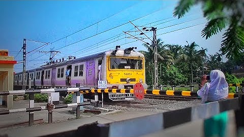 Old Conventional Super Speedy EMU Local Trains skip between Railgate Furiously | Eastern Railways