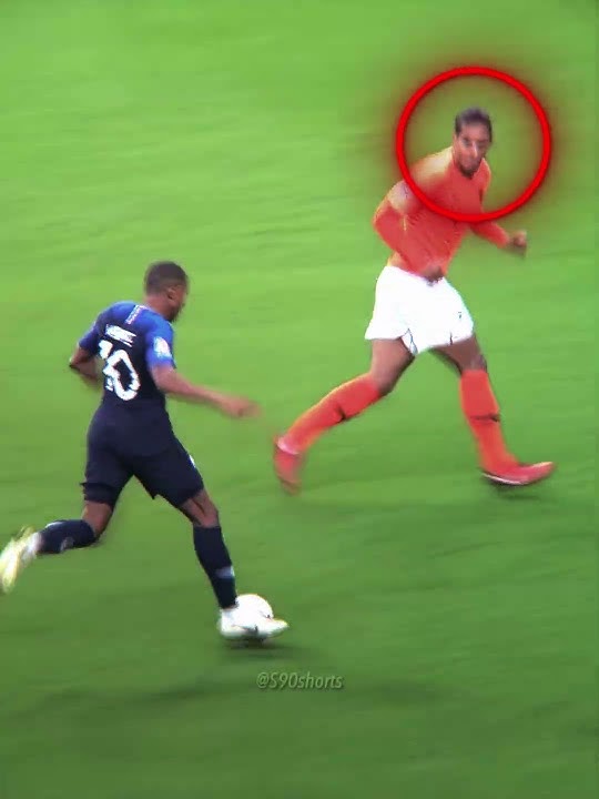 The Secret to Van Dijk's Defending 👀