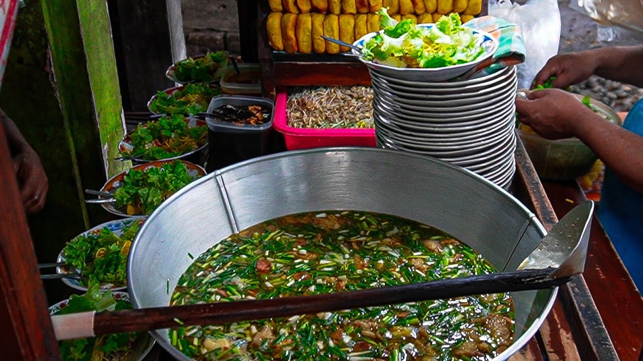 BARU BUKA LANGSUNG NGELAYANI SATU GEROBAK FULL, KATANYA INI TAHU CAMPUR PALING ENAK DI GRESIK 