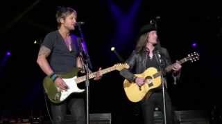 Keith Urban - Raise 'Em Up ft. Jaren Johnston (ACM Party For A Cause)