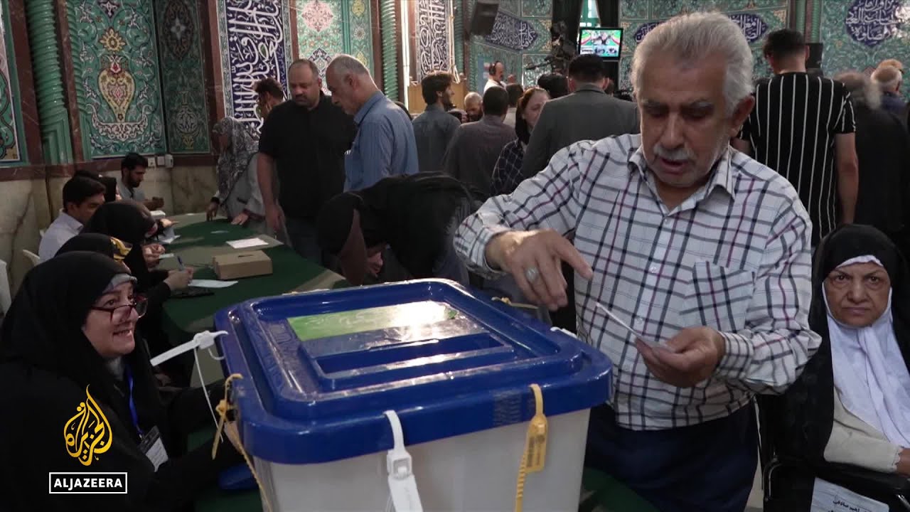 الإيرانيون يصوتون في الانتخابات الرئاسية المبكرة