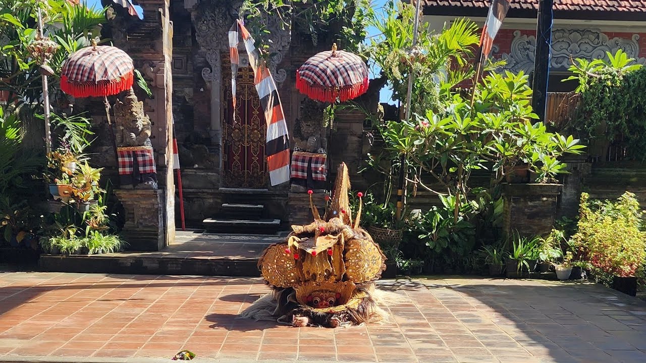 Barong Dance - Traditional Balinese Dance - Good(Barong) Vs Evil(Rangda)