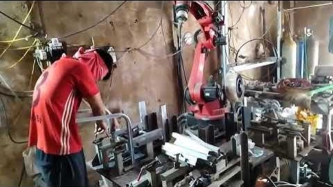 Máy robot hàn bàn ghế học sinh - 0967795933