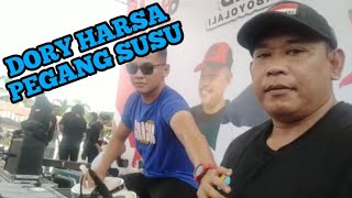 Dory Harsa Pegang Susu