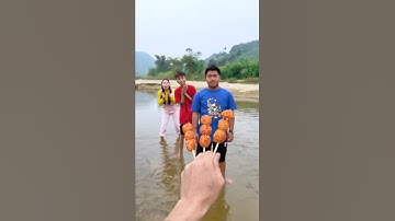 De uitdaging van het eten van sesamsnoepjes op spiesjes en de hilarisch onverwachte keuzes 🥵 🤣 #g...