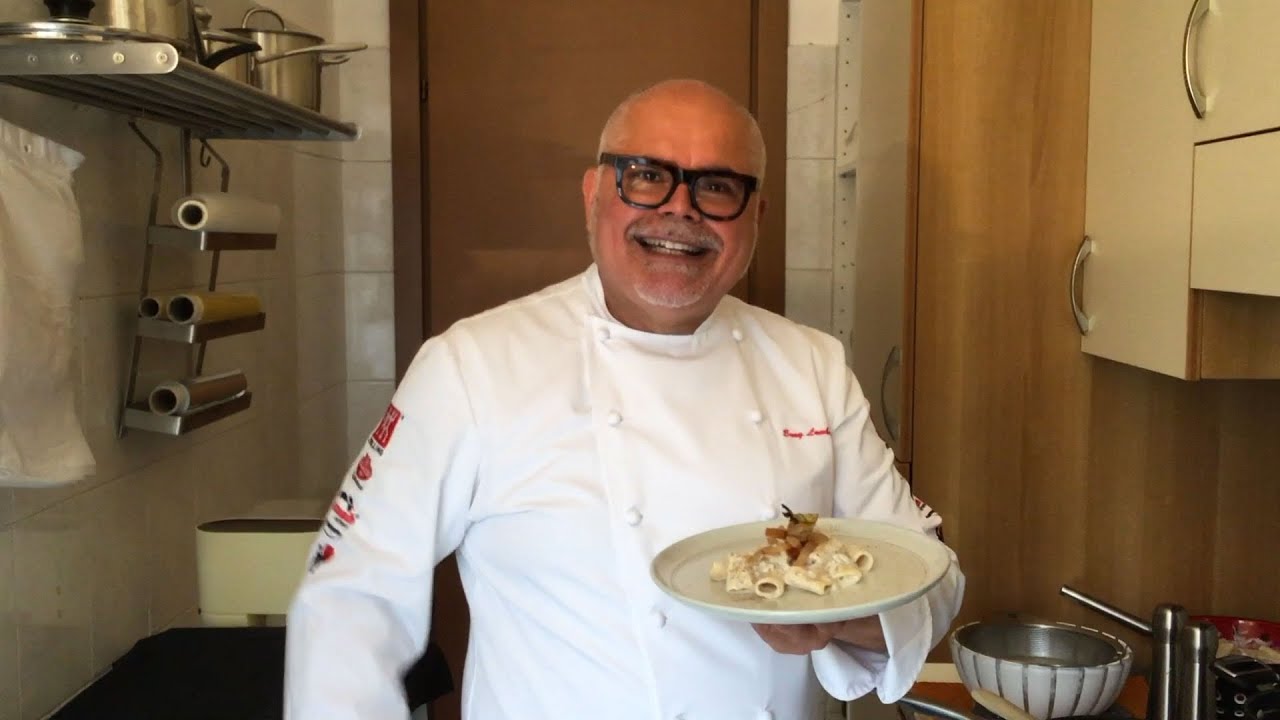 Lunedì 4 maggio, Pasta cacio e pepe, guanciale e fiori di zucca
