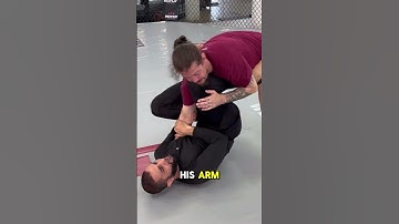 Quick and powerful armbar to defend the guard. Learn more on Jujiclub #bjj #armbar #mma