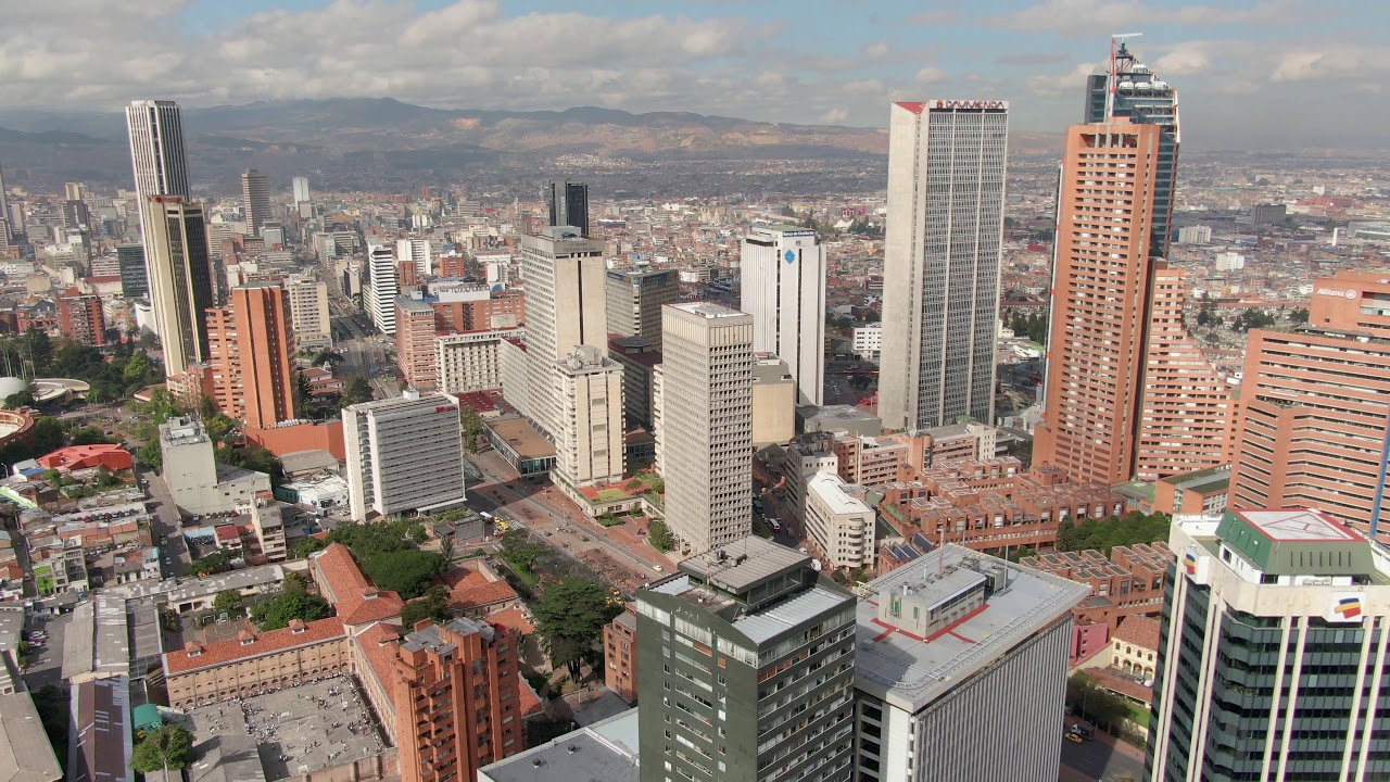 VOLANDO EN  DRONE 4K - BOGOTA , SERIE BOGOTA CAPITAL DE COLOMBIA N° 1