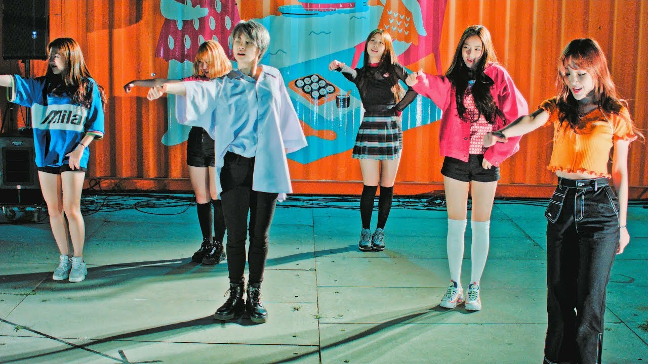 공원소녀 (GWSN) Dance Cover SEVENTEEN(세븐틴) _ Mansae(만세)@180707 여의도 한강 버스킹 [4k Fancam/직캠