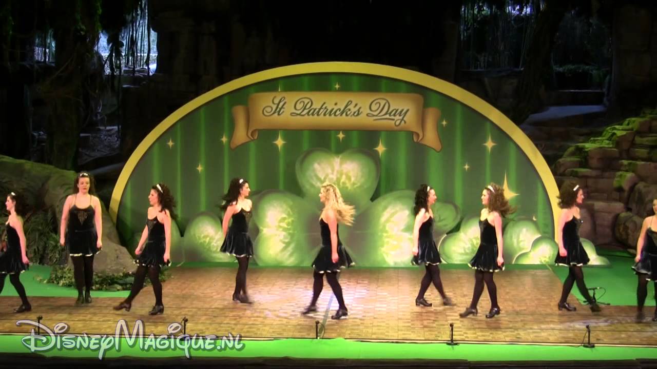 Sarah Clark Academy of Irish Dancing with Chip & Dale (Disneyland Paris)