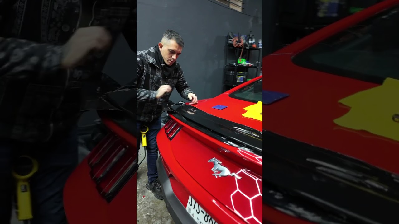 Wrap 3M Black Gloss en alerón para este New Mustang🐎🔥 