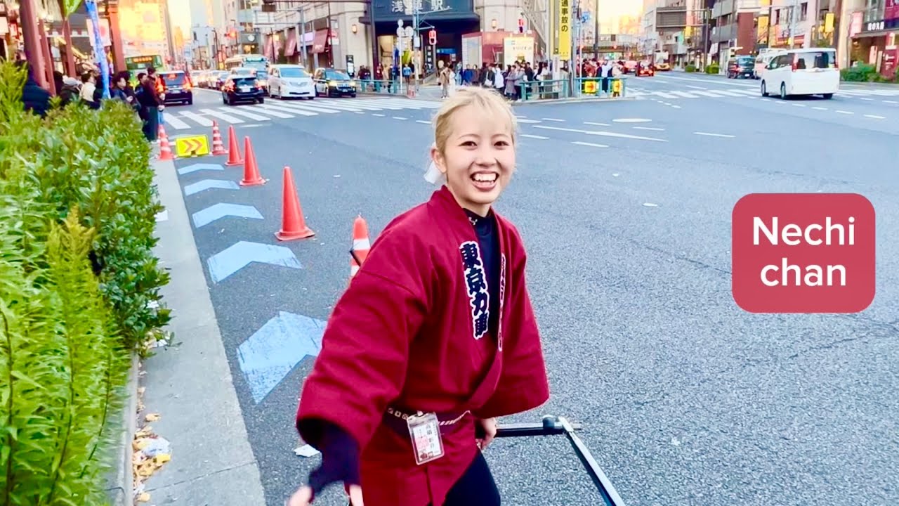Asakusa Rickshaw Ride With Super Cute Nechi-chan 浅草ツアー
