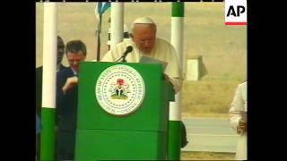 NIGERIA: ABUJA: POPE JOHN PAUL II GREETED BY GENERAL ABACHA