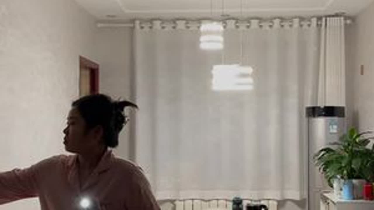 突然觉得当全职妈妈也挺好的。早饭做的拇指煎包 卤牛肉 凉拌海带丝 大碴子粥#全职妈妈 #在平凡日子里热爱生活 #宝妈