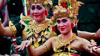 Tari Kecak dan Api di Pura Uluwatu di Bali, Indonesia