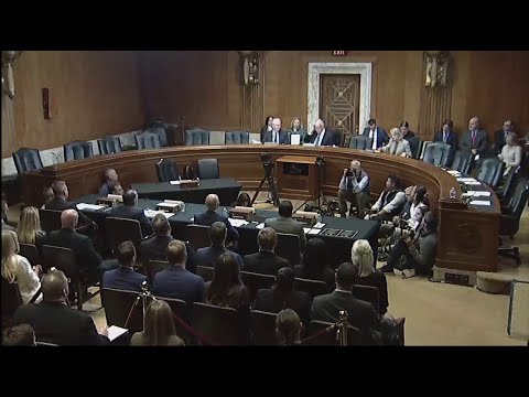 Chris Van Hollen cuestiona a Kash Patel en audiencia: ¿Sabe que es un crimen mentir al Congreso?