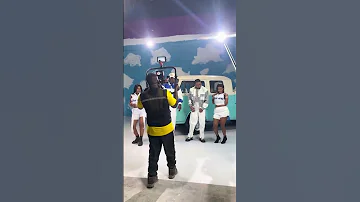 ALIKIBA ATARAJIA KUACHIA NGOMA MPYA IYI HAPA 
