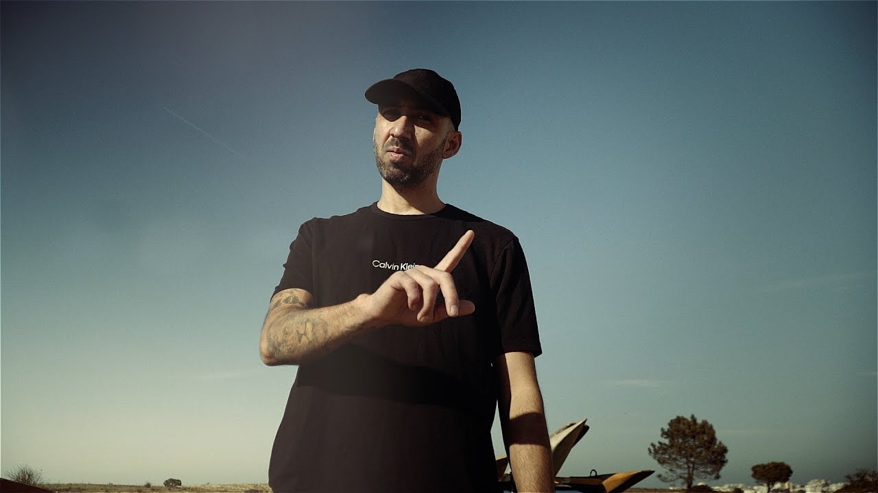 Red Chikas Rapper DNKLSH - AOS com Vilma B (Red Chikas) - YouTube