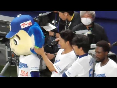 国歌独唱のドアラ横ポジションに龍空が復活　カリステは恥ずかしがって加藤翔平横　龍空はドアラの耳を触って嬉しそう　中日ドラゴンズVS横浜DeNAベイスターズ　2023.8.25