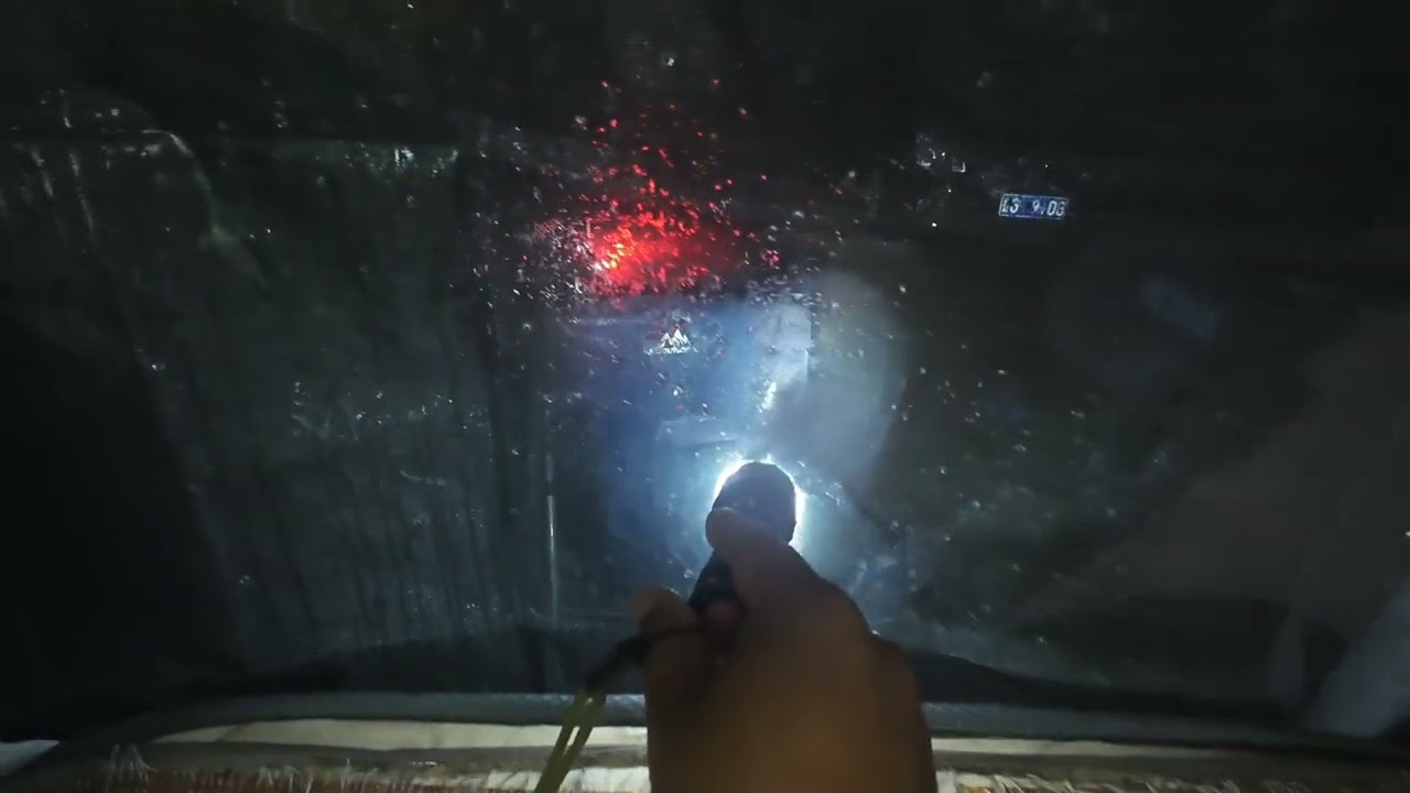 东莞大暴雨，三轮房车漏雨，小伙被吵醒睡不着#穷游 #王安康的旅行 #vlog旅行记 #户外露营 #东莞