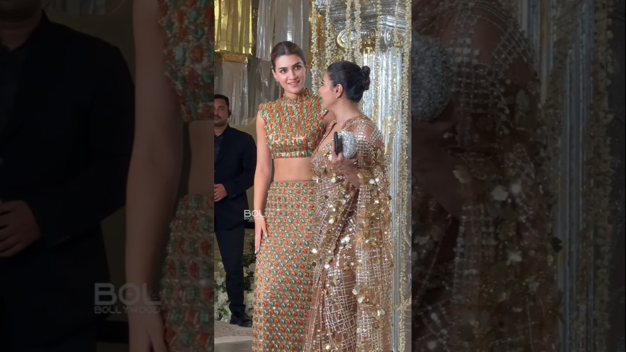 Kriti Sanon with Kajol at Manish Malhotra Diwali Party 