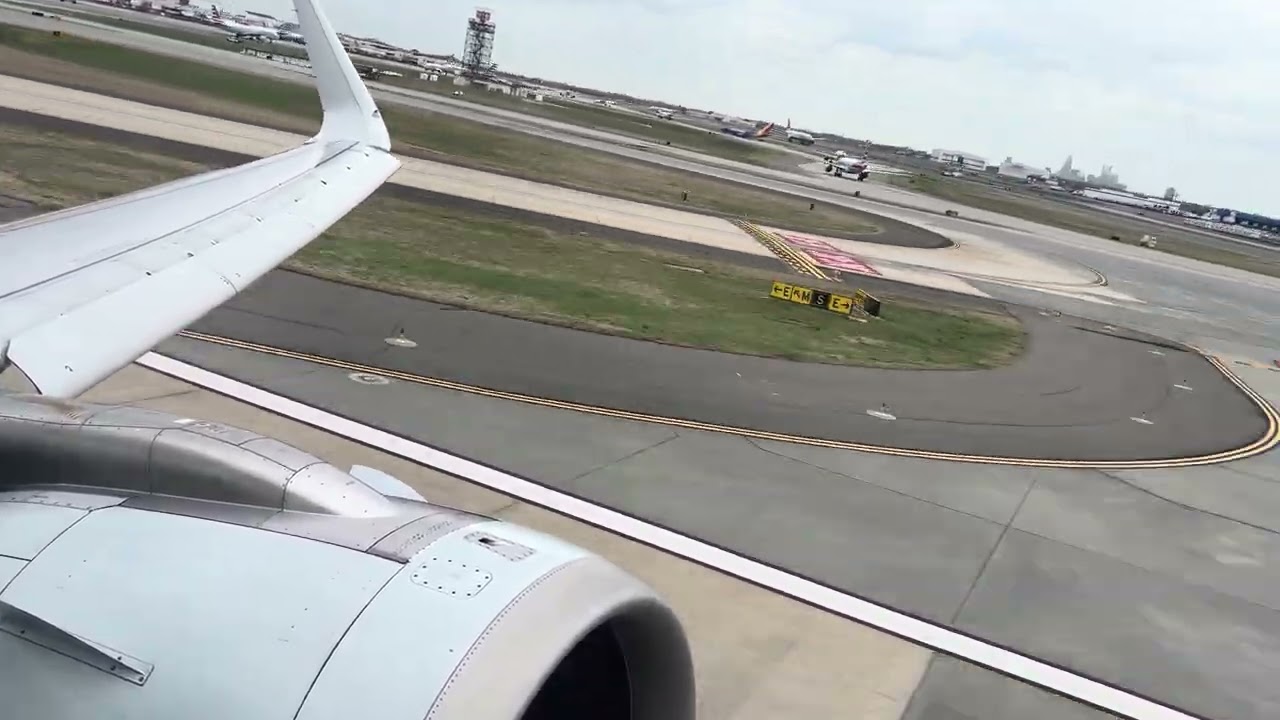 American A321neo departure from KCLT