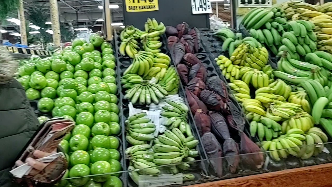 A day in a grocery store. Lewis Fresh Produce in Waukegan Illinois