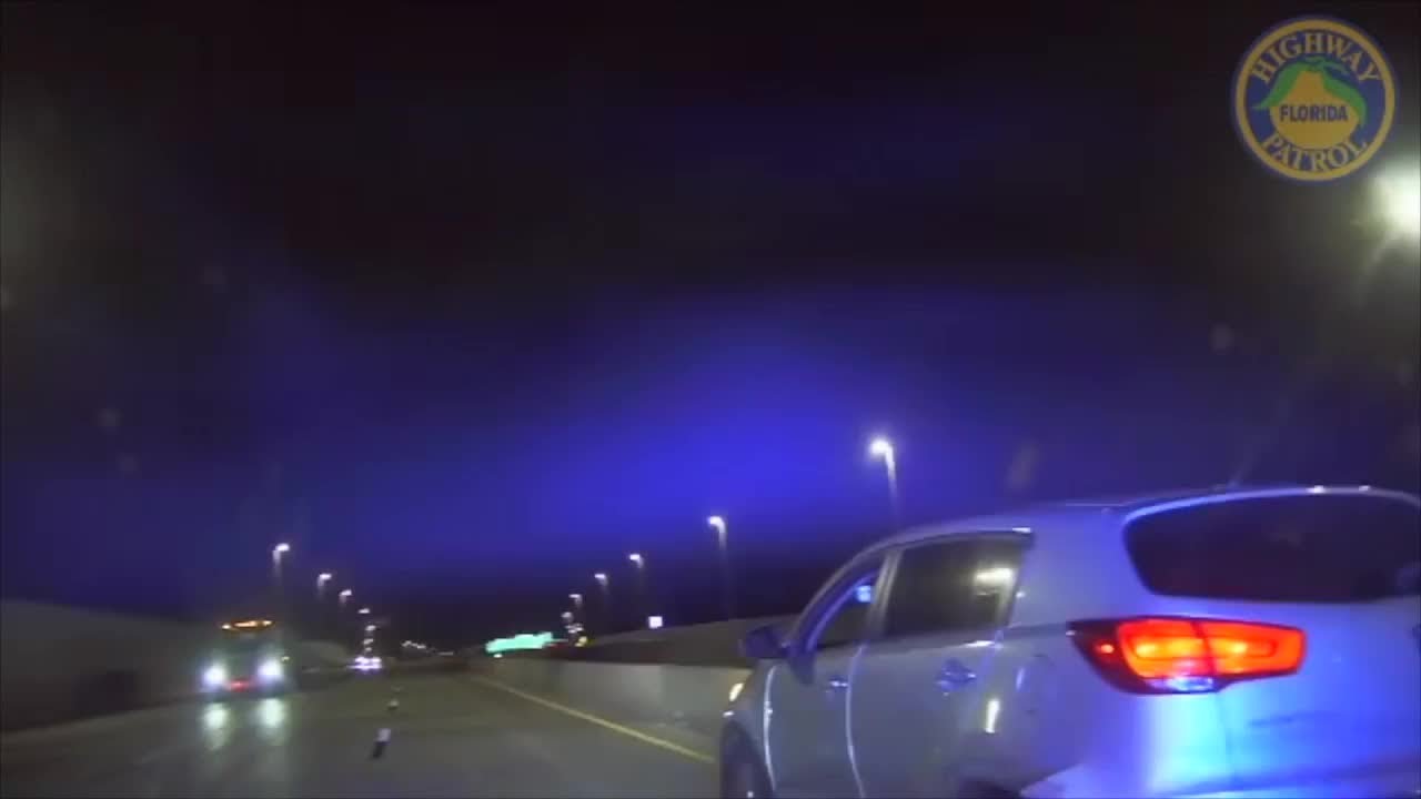 WATCH: Video shows trooper stop wrong-way driver on I-275 - YouTube