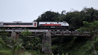 Gagahnya Fajar Utama Solo Feat CC203 diatas Jembatan Barat Stasiun Karanggandul Purwokerto