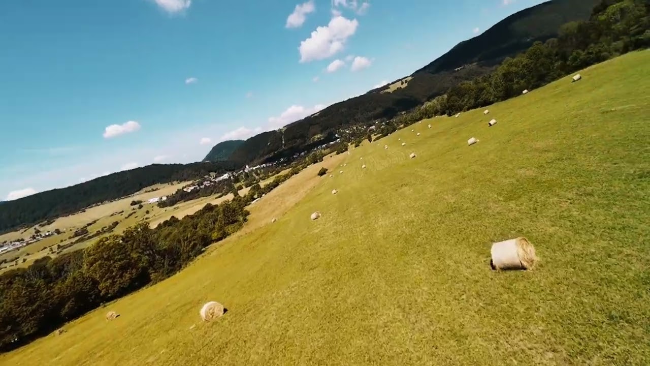 Lietanie dronom nad krásnou slovenskou prírodou pri obci Zliechov