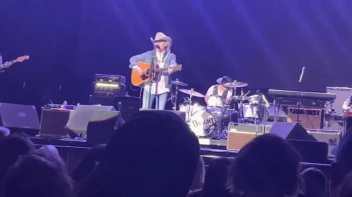 Okie from Muskogee  Dwight Yoakum on 8/5/22@Northe...