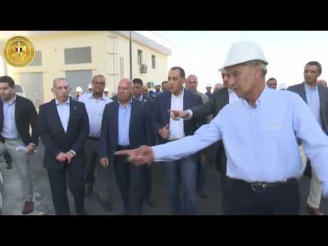 رئيس الوزراء يتفقد مراحل الإنتاج بمصنع الشركة المصرية لبلوكات الأنود الكربونية