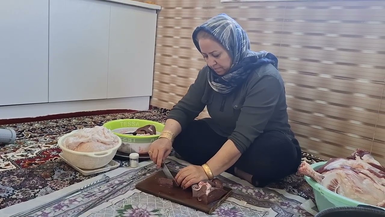 کباب بره درهوای سرد؛ ترکیب بی‌نظیرطعم و آرامشHot Lamb Kebab on a Cold Day – The Perfect Comfort Food