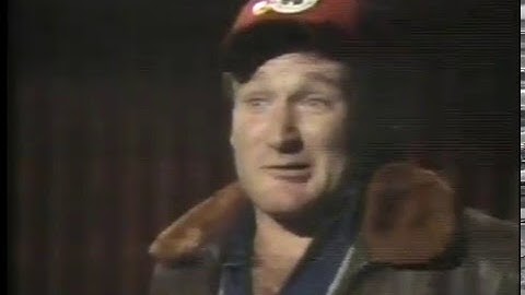 Robin Williams - The Scotish Soldier & Elmer Fudd Sings Springsteen & The Paper Boy imasportsphile