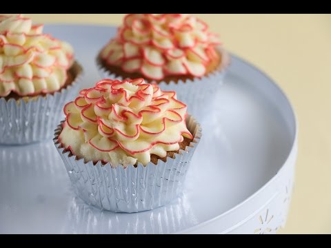 moist-vanilla-cupcake-recipe-with-ruffle-frosting
