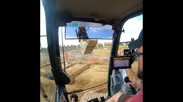 Foundation dig . In hitachi 130lcn -6 with Trimble earthworks and Steelwrist.