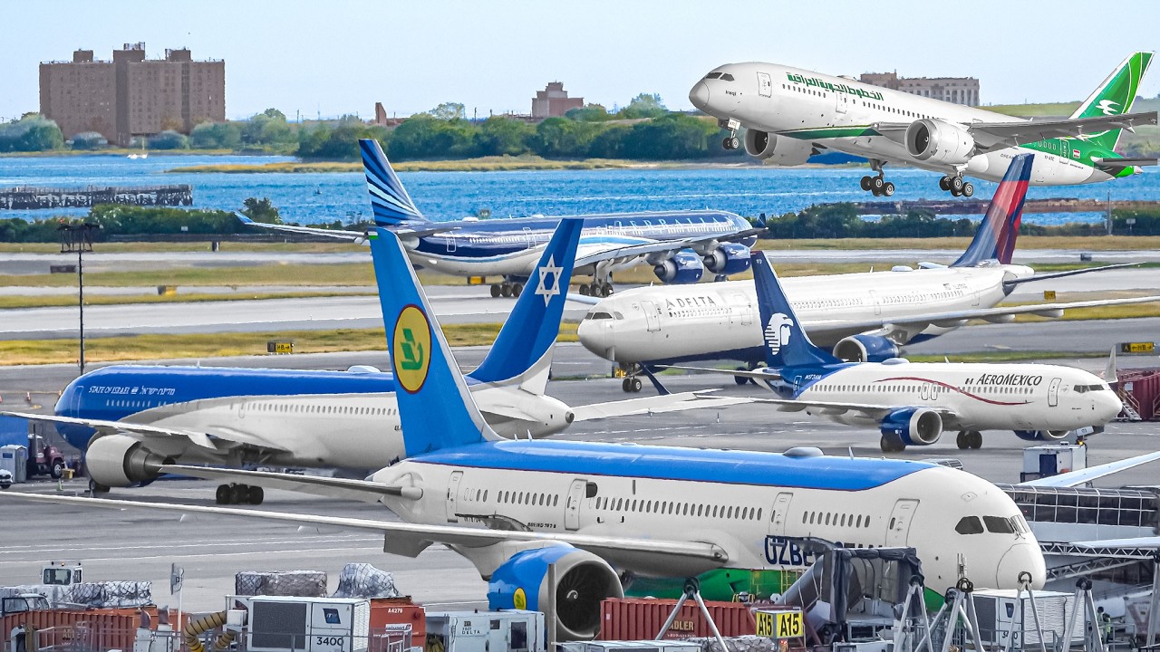 🇺🇸 NEW YORK John F. Kennedy Airport Plane Spotting + Aircraft & Flight Route Information Subtitles !