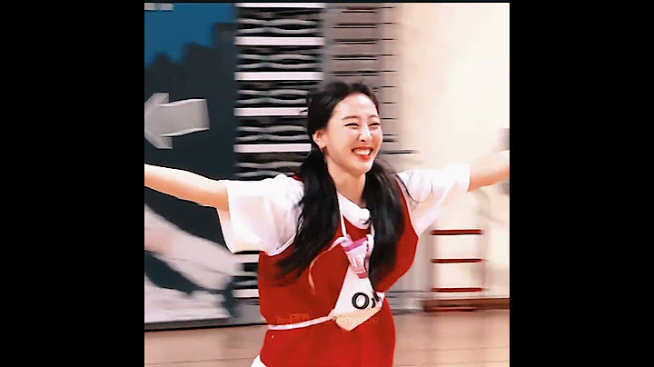 loona chuu and yves casually hugging in front of everyone