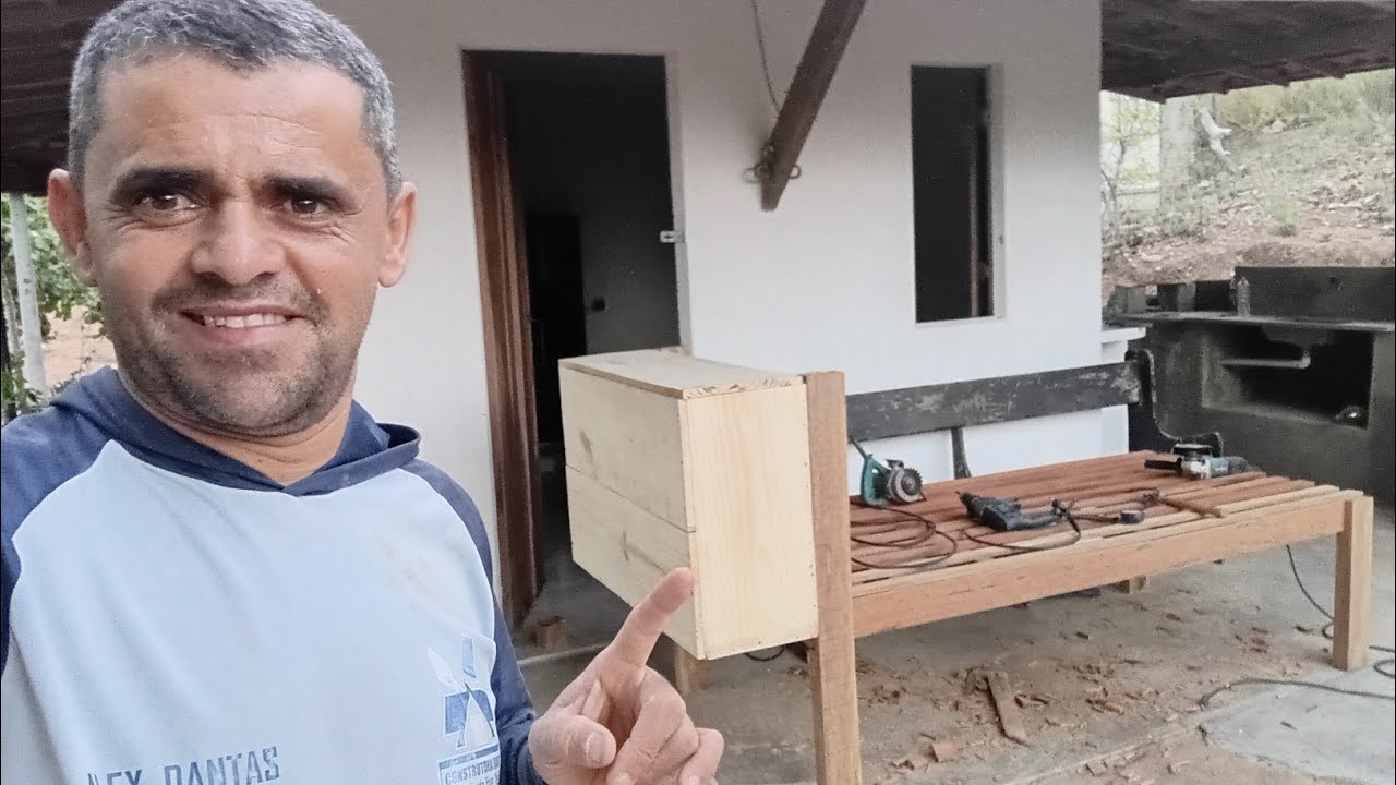 Só fauta uns detalhes, da minha cama do sítio .