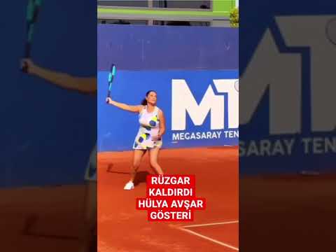 Hülya Avşar tenis oynarken bakın ne yaptı.#shorts #short #shortvideo #hülyaavşar