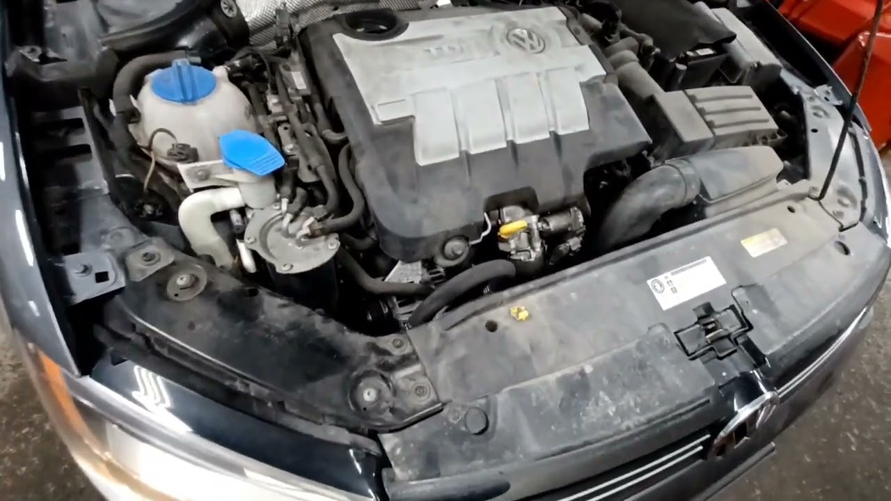 ПОСМОТРИТЕ ЭТО, ПРЕЖДЕ ЧЕМ ЗАМЕНИТЬ НАТЯЖИТЕЛЬ ПРИВОДНОГО РЕМНЯ НА ВАШЕМ VOLKSWAGEN.