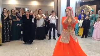 Gypsy dance-Крымские цыганочки танцуют.