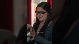 Thumbnail for Haley knows to play to her strengths #ModernFamily #HaleyDunphy #ClaireDunphy #SarahHyland #Shorts