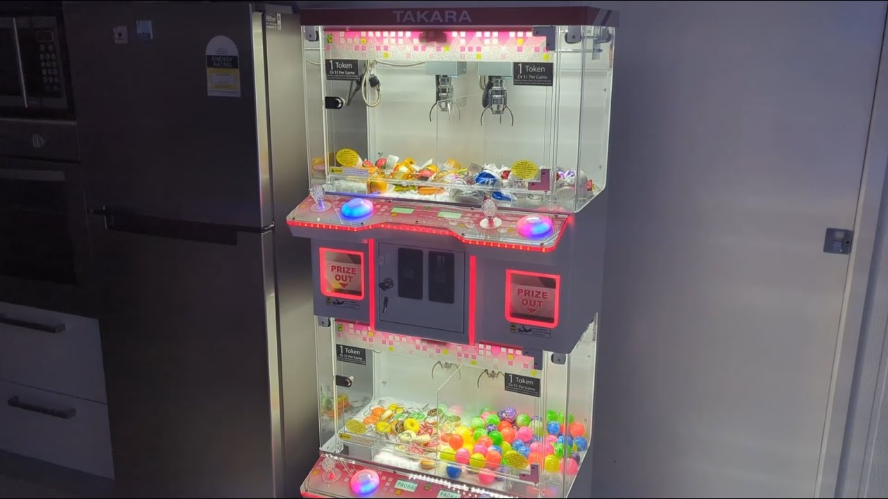 TAKARA 4 Player Crane Claw Machine by Paokai/WMH