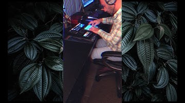 Ambient Drone Music Freestyle #7 on Native Instruments Maschine